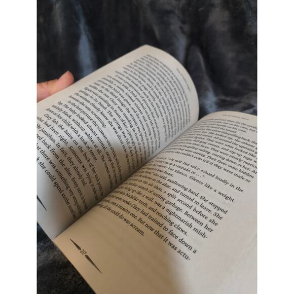 City of fallen Angels By Cassandra Clare (Book 4) The Mortal Instruments) - Picture 3 of 4